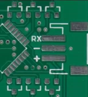 圖示PCB上大多地方?jīng)]有走線(xiàn)，不過(guò)有地的覆銅
