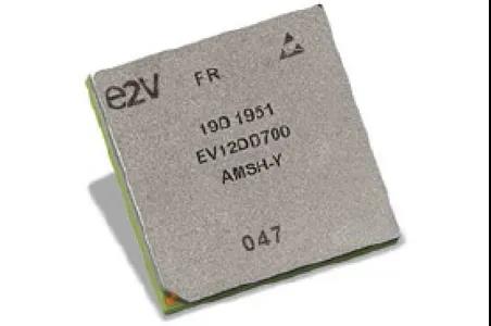 在實現(xiàn)高速、最先進(jìn)的SiP數(shù)據(jù)轉(zhuǎn)換發(fā)射端(Tx)解決方案方面，關(guān)鍵的技術(shù)是EV12DD700